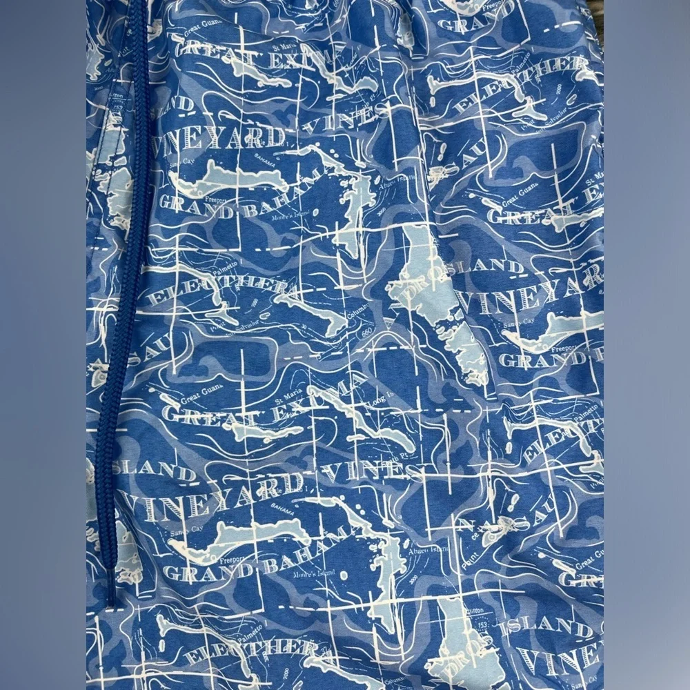 Vineyard Vines Men's Swim Trunks Size Medium Blue White Whales